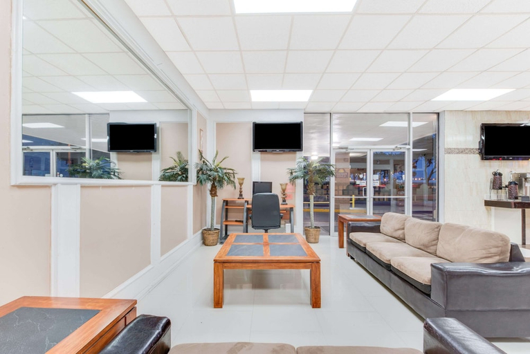 Public Area 2, Days Inn & Suites by Wyndham Laredo, Webb