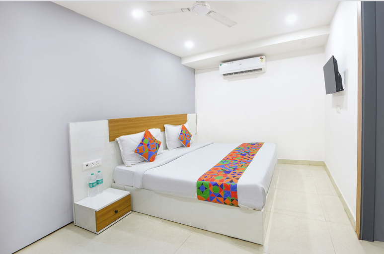 Room 3, Fabhotel Happy Stay, Gautam Buddha Nagar
