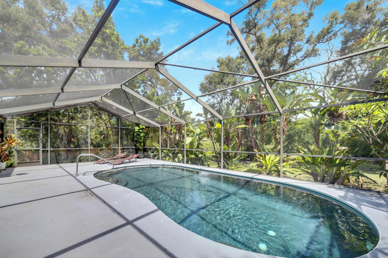 Primary image, 1331 Normandy Cir, Pinellas