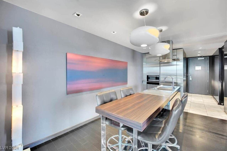 Interior 5, Mountain-view 1BR Palms w/ Balcony Access 83321, Clark