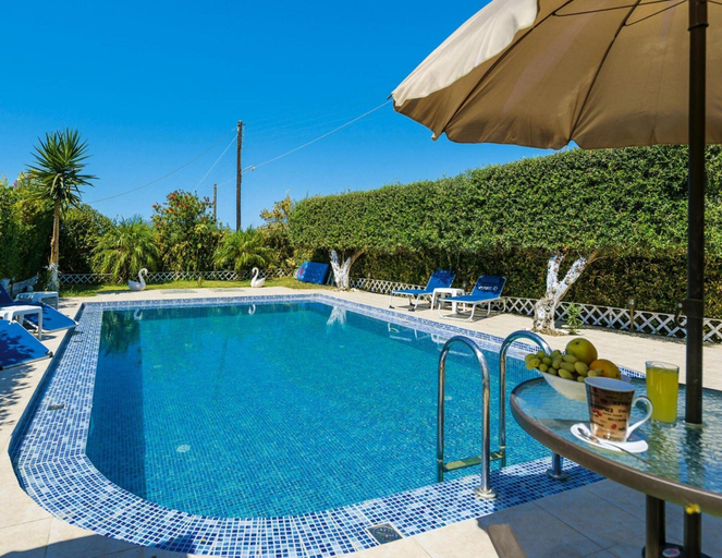 Pool 5, Holiday Home, Marathokefala Near Kolimbari, Crete