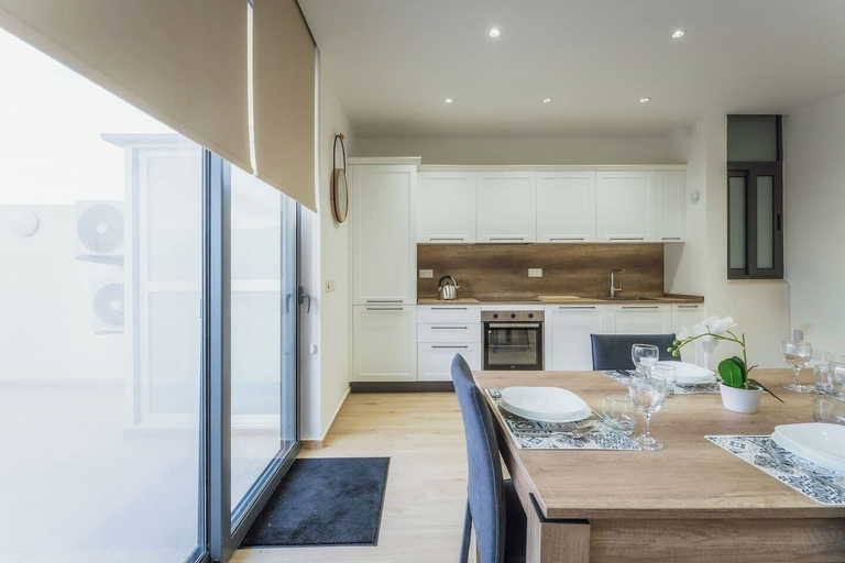 Room 4, Xlendi Apartment With BBQ Close to the Bay