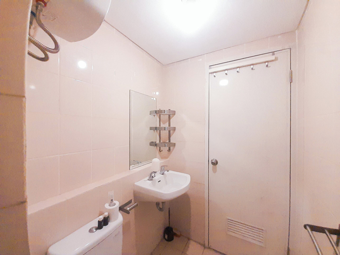 Bathroom 3, Minimalist 2Br At Apartment Parahyangan Residence, Bandung