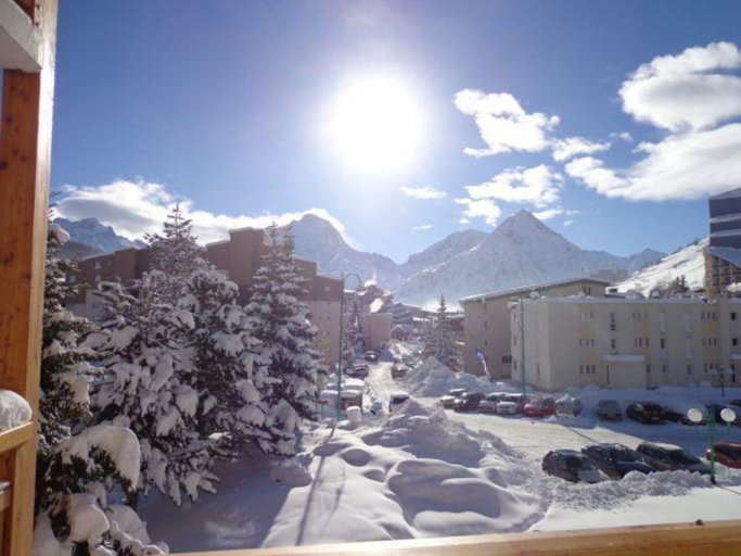 Exterior 5, Cozy Ski Apartment with Balcony, Isère