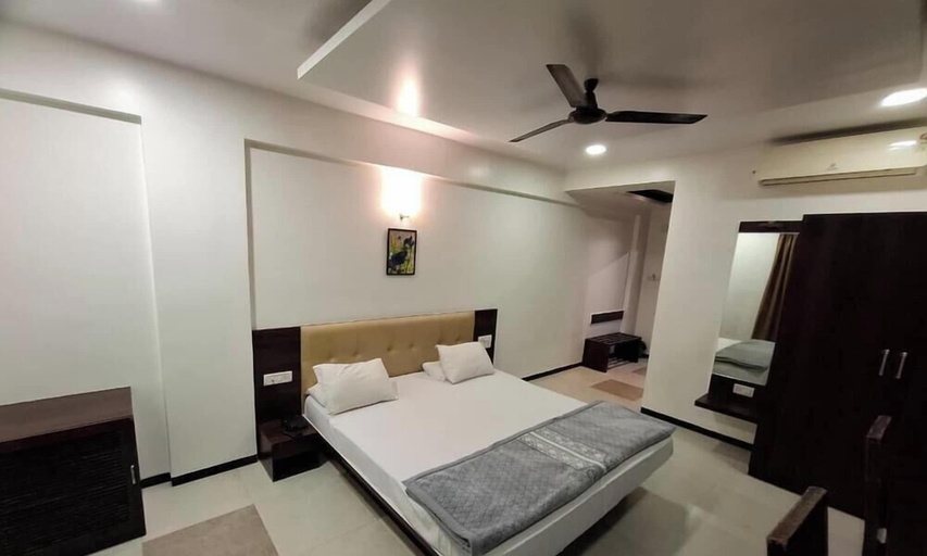 Bedroom 4, Hotel Pride Executive, Satara