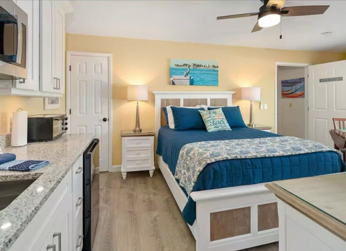 Room 1, Casa Bella D in Fort Myers Beach, Lee