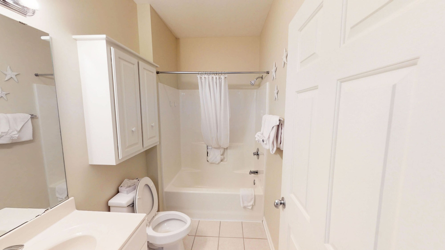 Bathroom 3, Champions Unit 3417, Brunswick