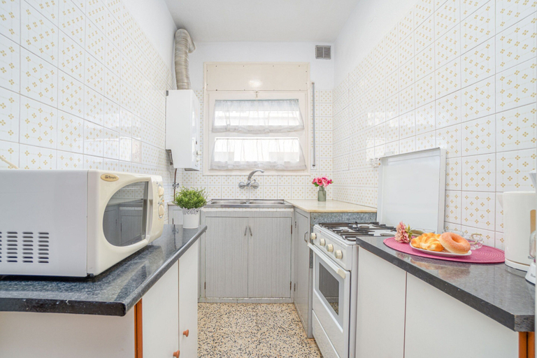 Private kitchen 4, Apartment in Roses Near Sandy Beach, Girona