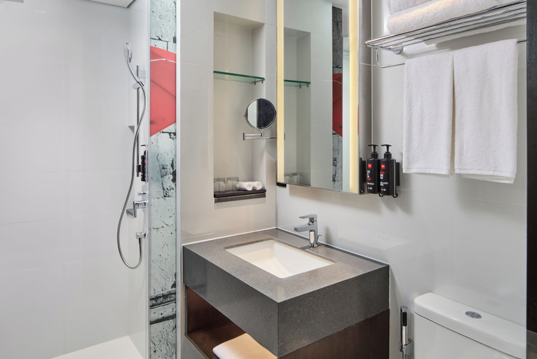 Bathroom 5, Radisson RED Cebu Mandaue, Mandaue City
