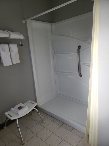 Bathroom 3, Tulip Inn, Skagit