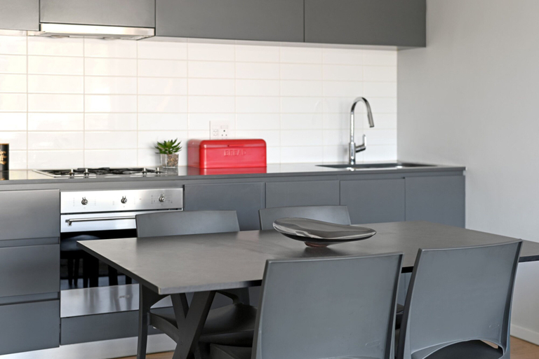 Room 5, One Bedroom Green Point Spacious, City of Cape Town