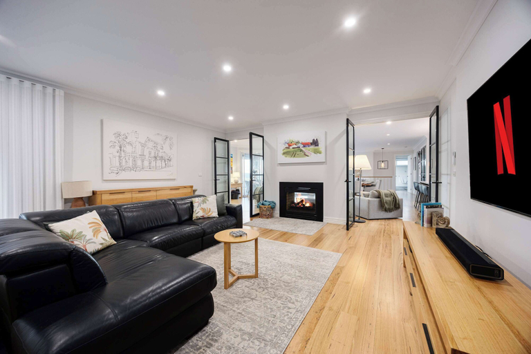 Room 2, Baymere Pool Spa City Views, Melbourne
