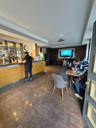 Food & Drinks