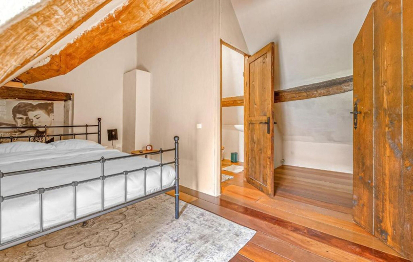 Room 2, Spacious Farmhouse With Garden in Val de Loire, Indre