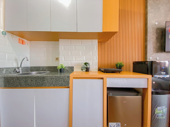 Interior 2, Orange Style Studio At Transpark Cibubur Apartment, Depok