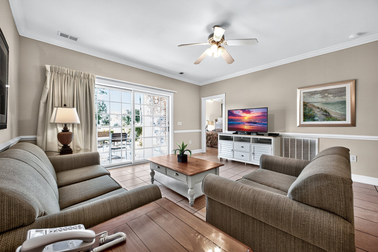 Interior 3, Magnolia Pointe Luster Leaf 4809-102, Horry