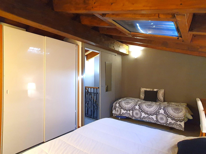 Room 2, Holiday Home Near Lago Maggiore, Varese