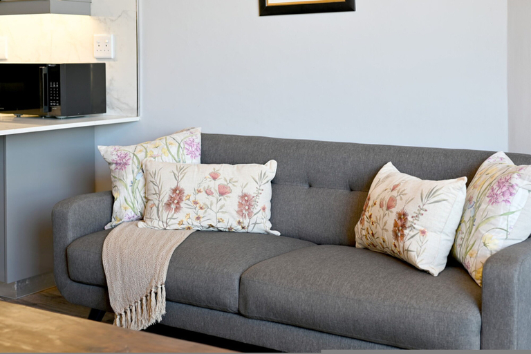 Room 2, Modern Two Bed Central Green Point Stadium, City of Cape Town