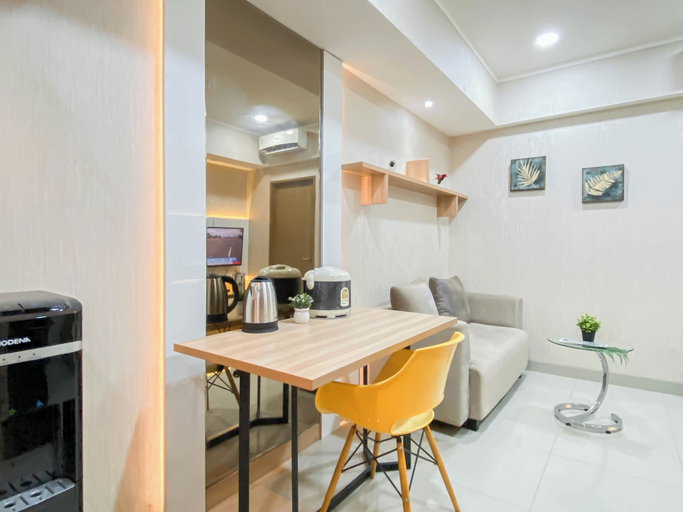 Dining room, Modern And Homey 1Br Apartment Oasis Cikarang, Cikarang
