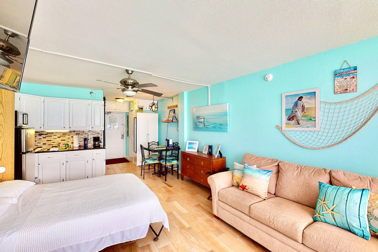Interior 2, Daytona Beach Club 708, Volusia