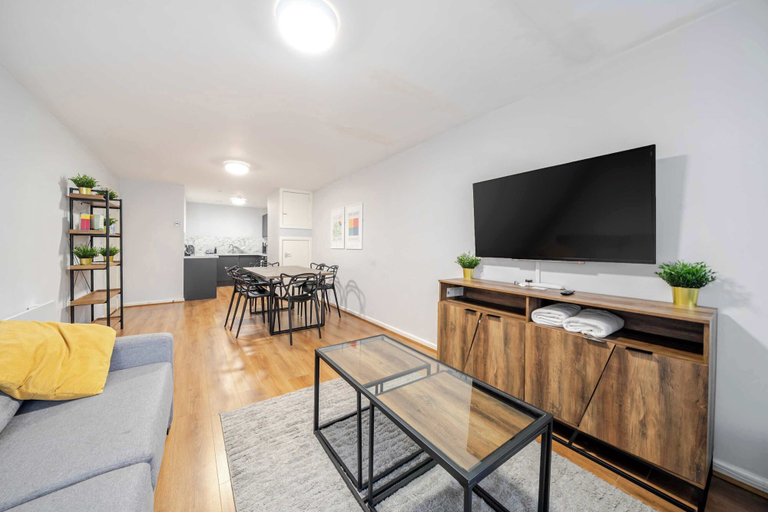 Room 4, Host Stay Apartment 10 Stanley Street, Sefton
