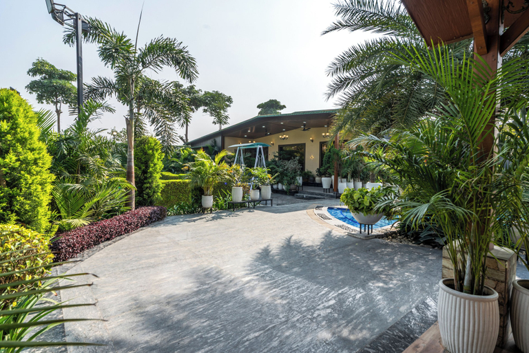 Terrace/patio 3, Elivaas Leo's Den 4BHK With Private Pool, Gautam Buddha Nagar