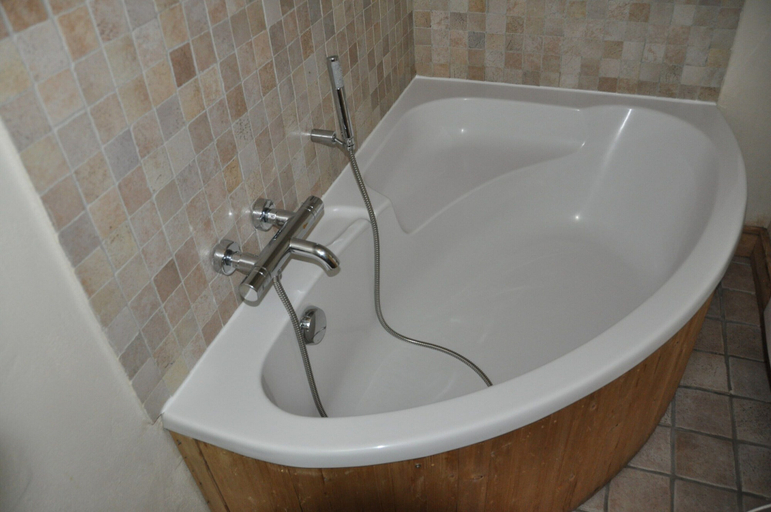 Bathroom 5, Getaway for 10 Near Slopes, Isère