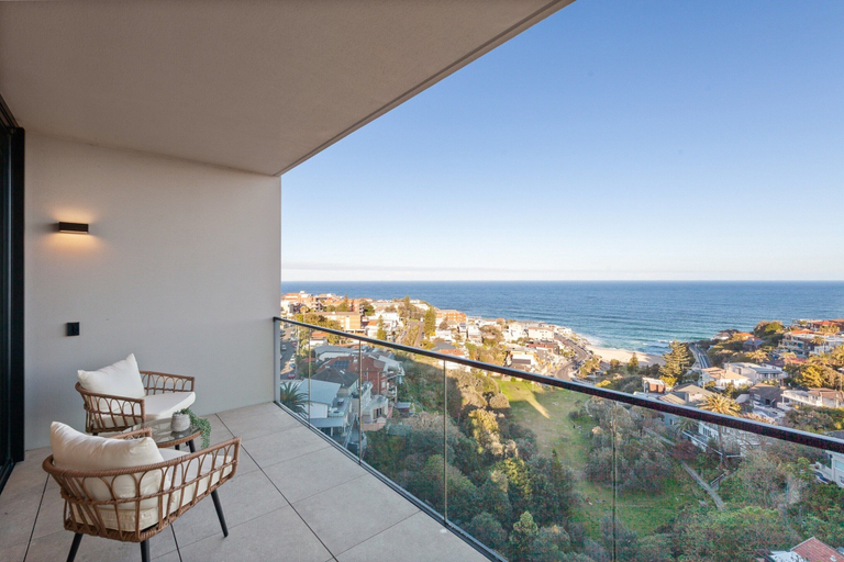 Balcony 4, Modern 1-bed With Tamarama Beach Views, Sydney