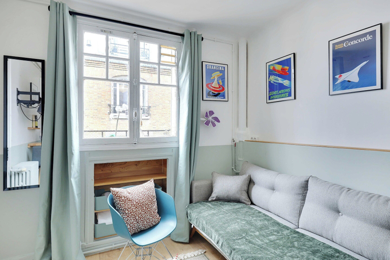 Living area 2, Cozy Studio 2P - Sacre Coeur - Batignolles, Paris