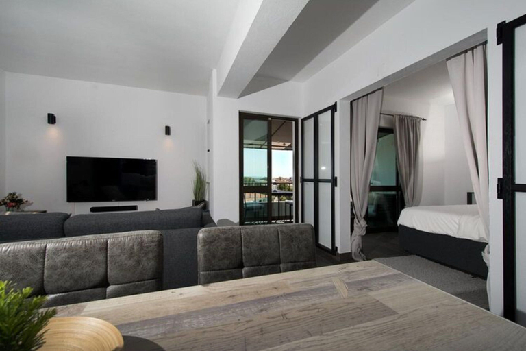 Living area 3, Comfortable Apartment With a Fantastic View - Lagos, Lagos