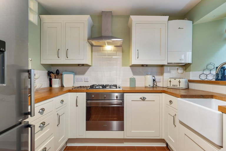 Room 5, 1 Belmont - Town Centre Close to Beach Shops, Pembrokeshire
