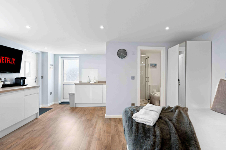 Room 4, The Patch With Free Parking By My Getaways, Brighton and Hove