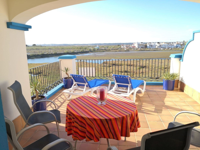 Outdoor dining 3, Seaside Apartment in Punta del Moral, Huelva