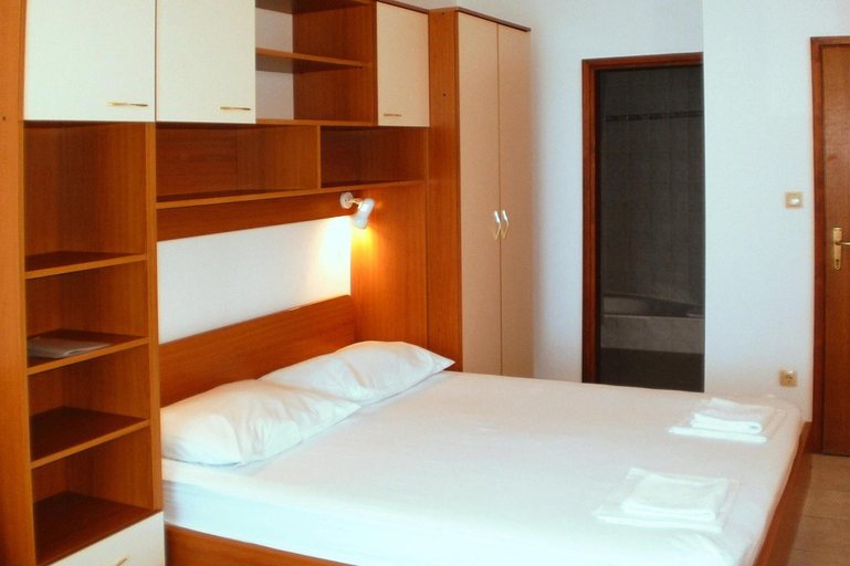 Room 4, Apartment in Nemira With Stunning Sea Views, Omiš