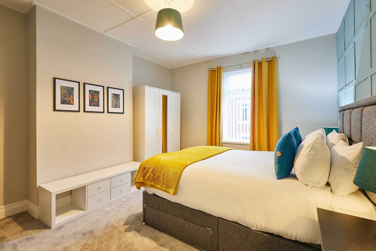 Room 5, Host Stay Simonside Terrace, Northumberland