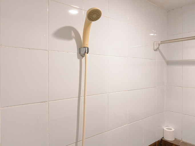 Bathroom 5, Trendy 2Br At Apartment Green Pramuka City, Jakarta Pusat