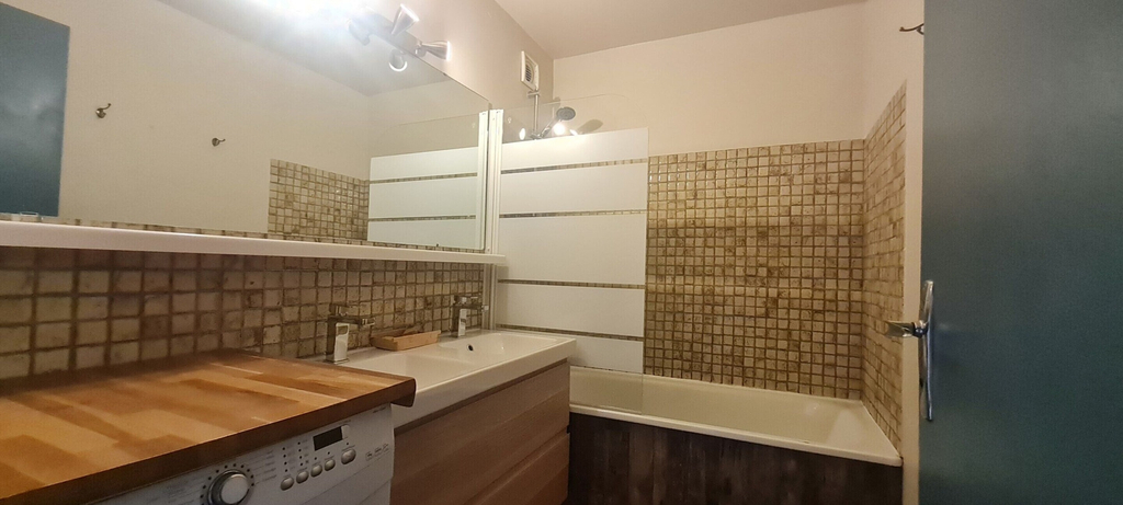 Bathroom 2, Prime Location With Amenities, Isère