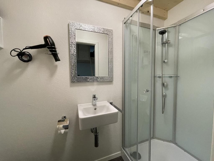 Bathroom 3, Hotel Sternen Gurtnellen, Uri