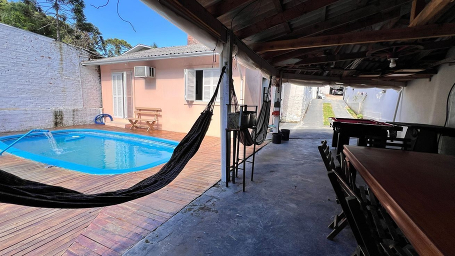 Room 3, Casa com Piscina Churrasqueira e Mesa de Bilhar, Caxias do Sul