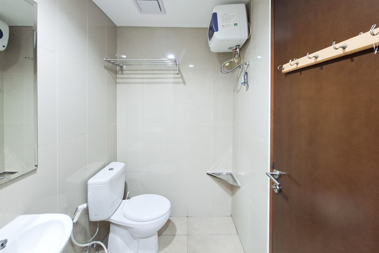 Bathroom 3, Cozy And Spacious 1Br At M-Town Signature Apartment, Tangerang