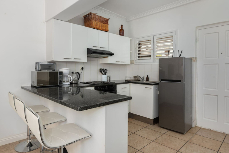 Room 2, Stylish Sea Point Studio in Secure Complex Patio, City of Cape Town