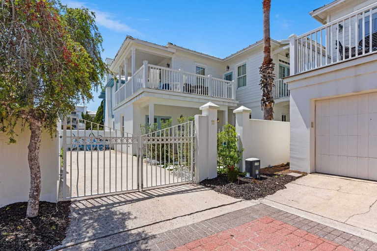 Exterior & Views 2, Steps to Rosemary Beach, Pool, Patio w/ Firepit The Salty Perch by Avantstay, Walton