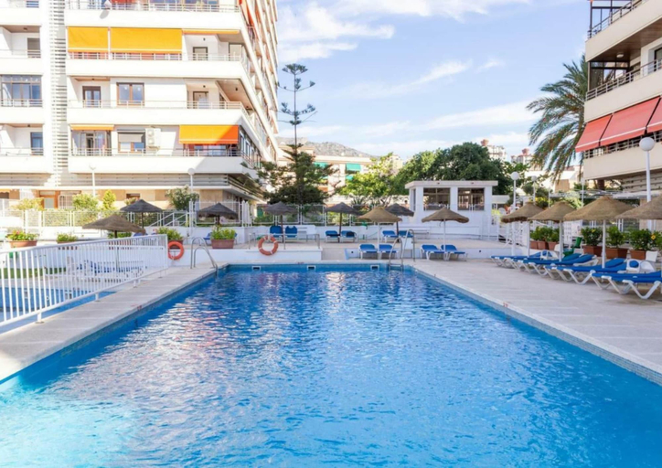 Pool 2, Beachfront Home in Torremolinos With Pool, Málaga