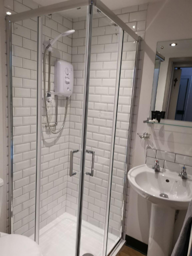 Bathroom 3, The Hollybush Inn and B&B, Warwickshire