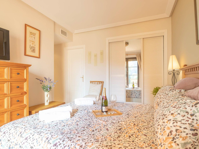 Bedroom 2, Premium Apartment in Benahavis With Balcony, Málaga