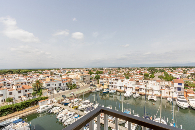 Balcony, 3-bedroom Apartment With sea View, Girona