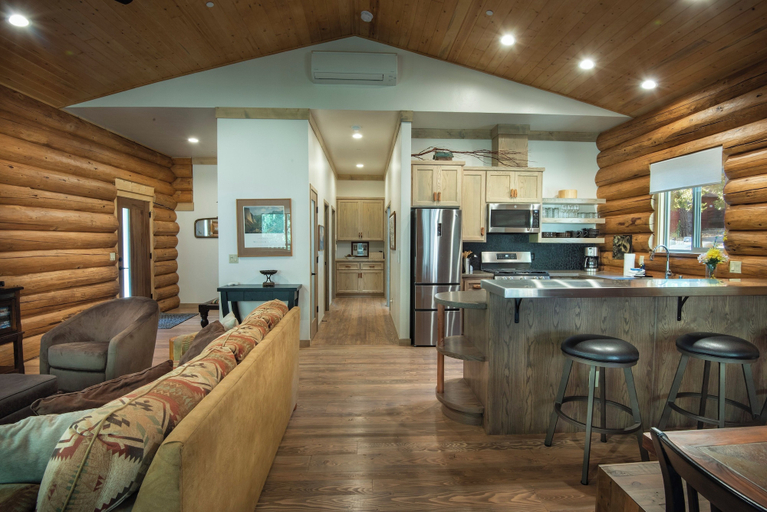 Interior 5, The Mini Cabin, Mariposa