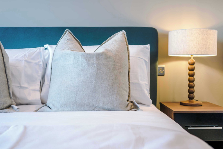 Room 5, Premium City Penthouse Ideal For Business, Leeds