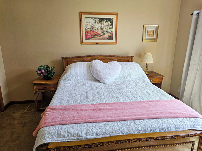 Room 1, Nordstrom Christmas Farm, Douglas