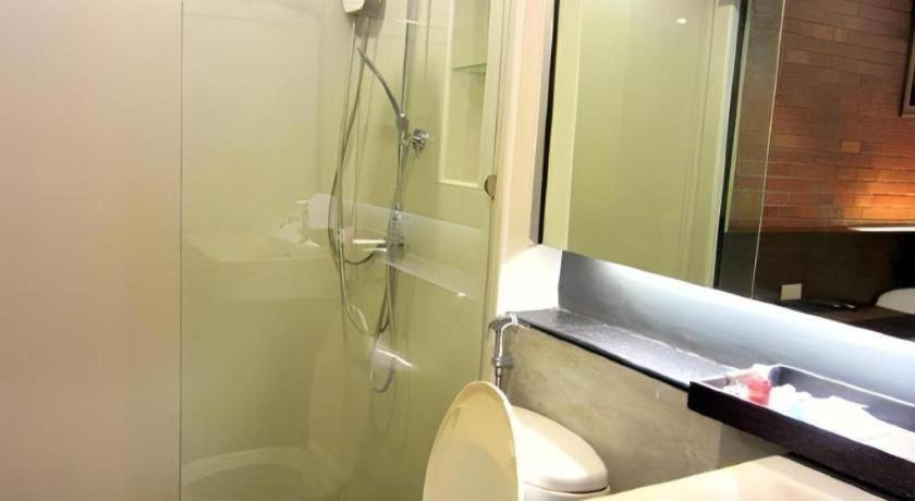 Bathroom 5, De Aerng Boutique Hotel, K. Doi Lo